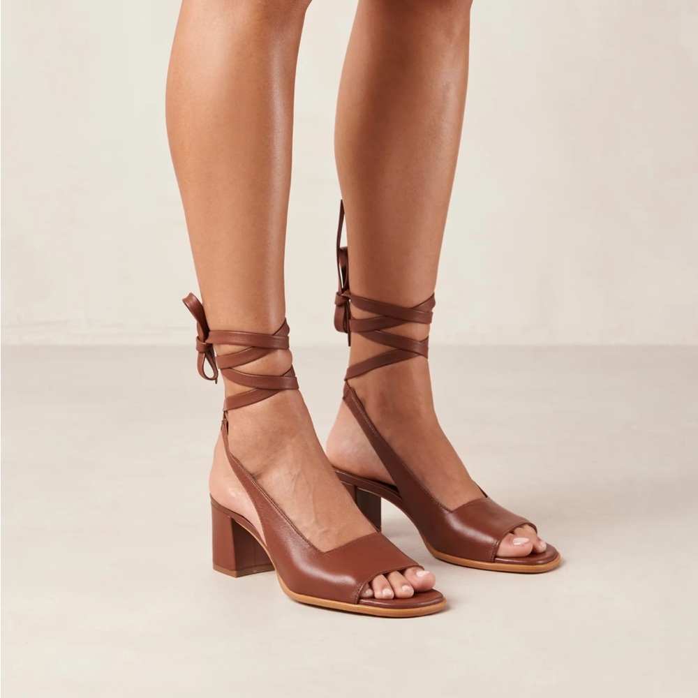ALOHAS Lille Leather Sandals / Dark tan / Sz 8 / only worn once